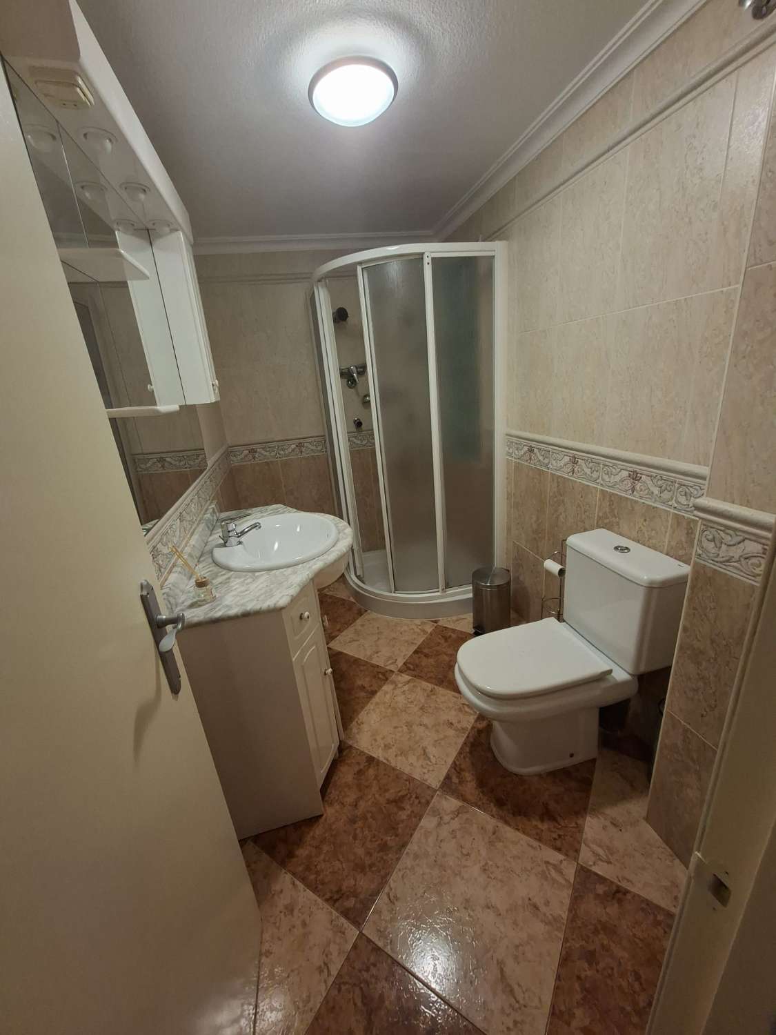 Piso de 3 dormitorios y 2 baños a 250m del paseo maritimo, torrevieja
