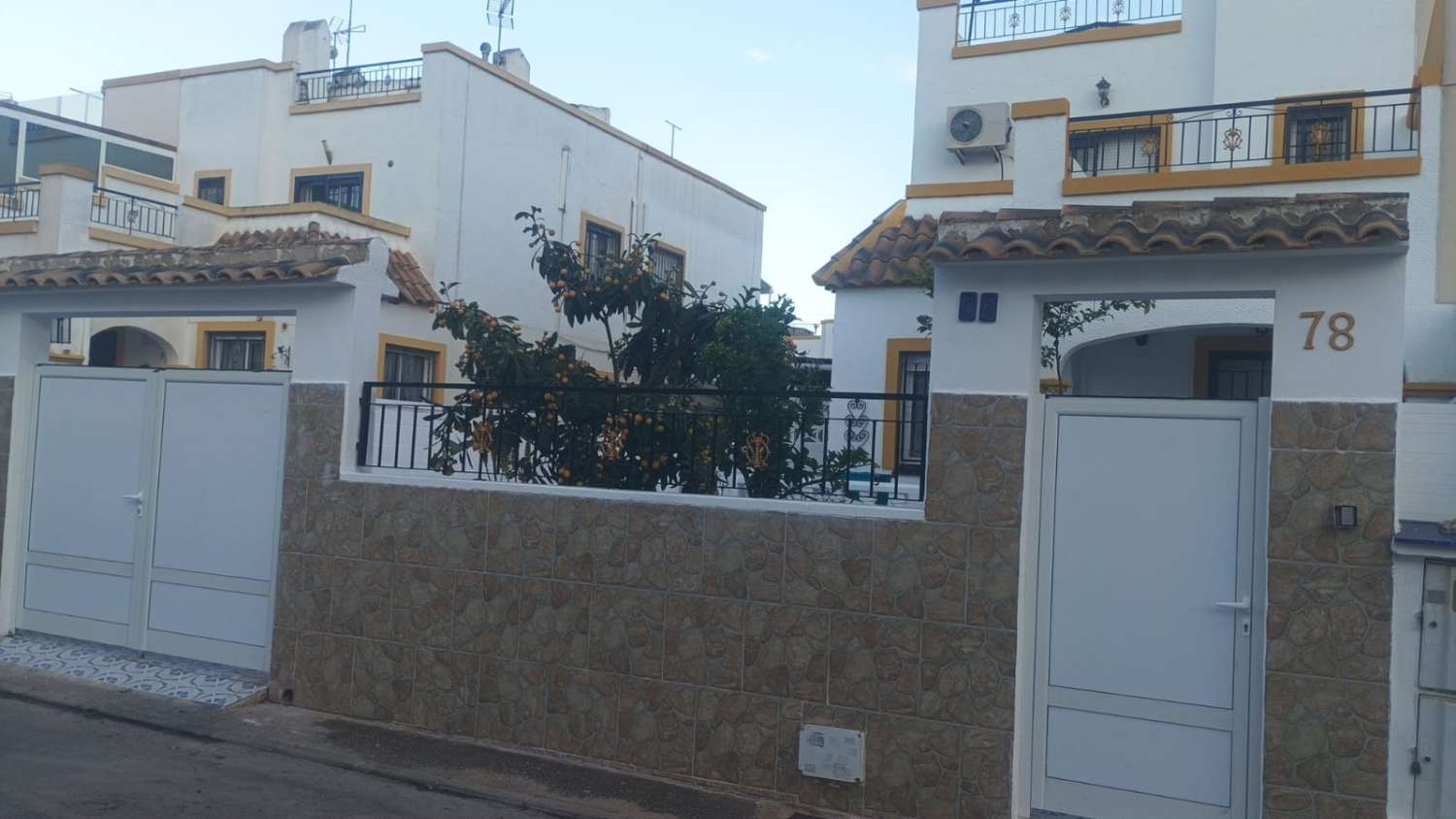 Chalet Adosado en Urbanizacion Jardin del Mar, Torrevieja