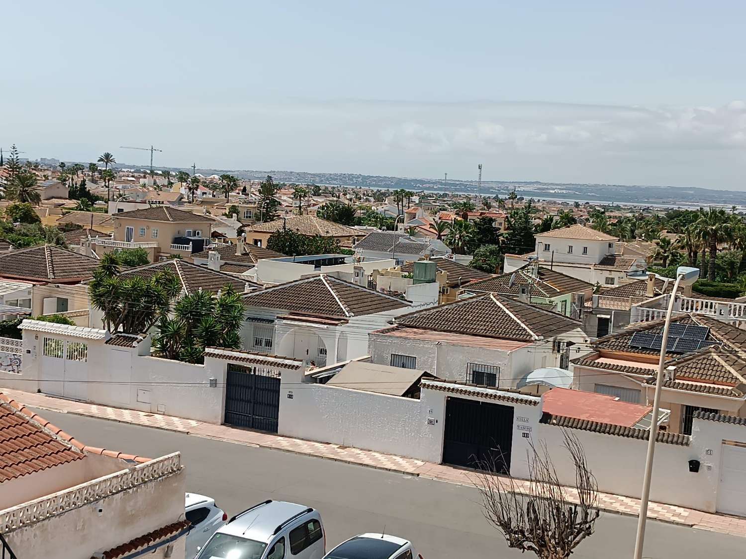 Halfvrijstaande woning in de urbanisatie La Siesta, Torrevieja