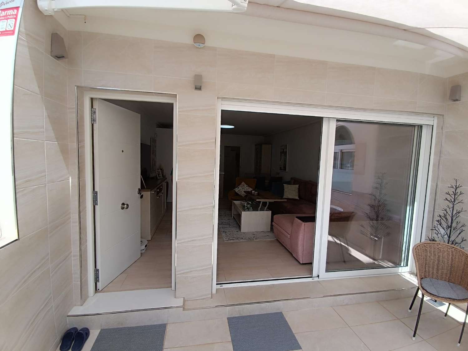 Halfvrijstaande woning in de urbanisatie La Siesta, Torrevieja