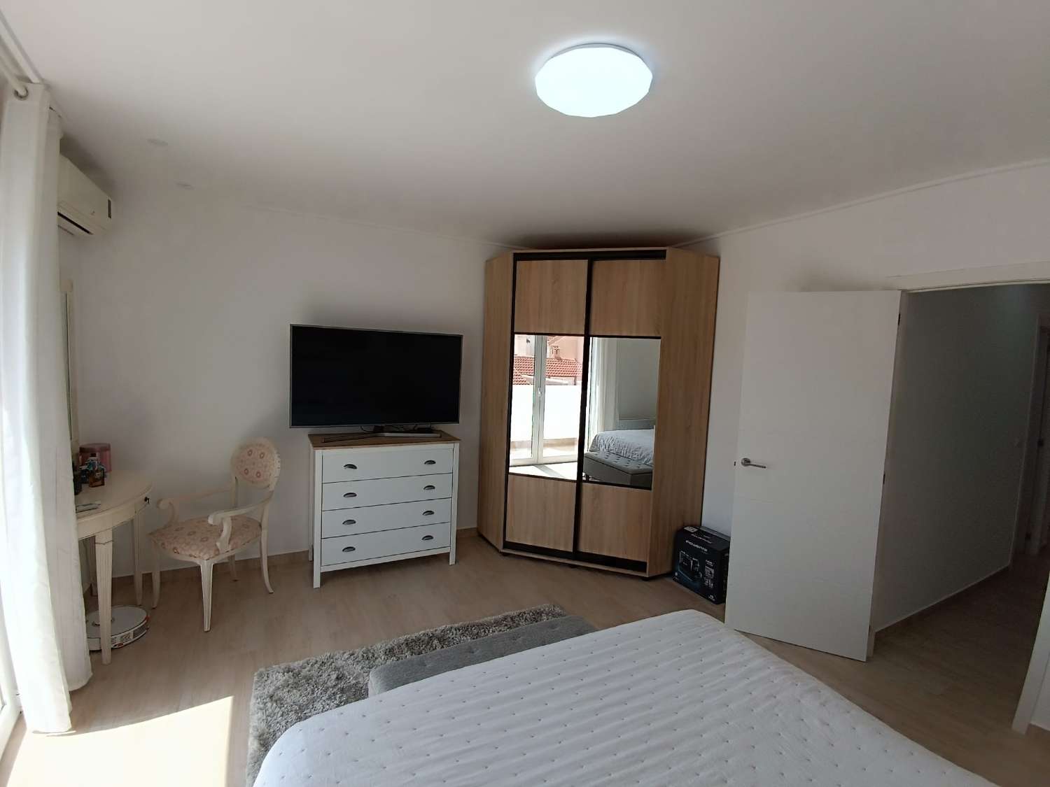 Halfvrijstaande woning in de urbanisatie La Siesta, Torrevieja