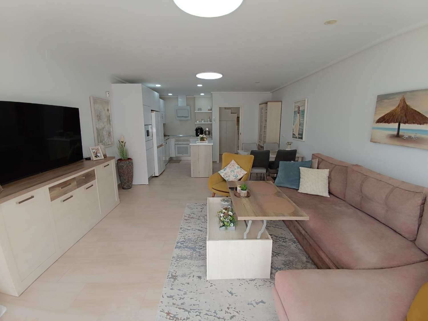 Halfvrijstaande woning in de urbanisatie La Siesta, Torrevieja