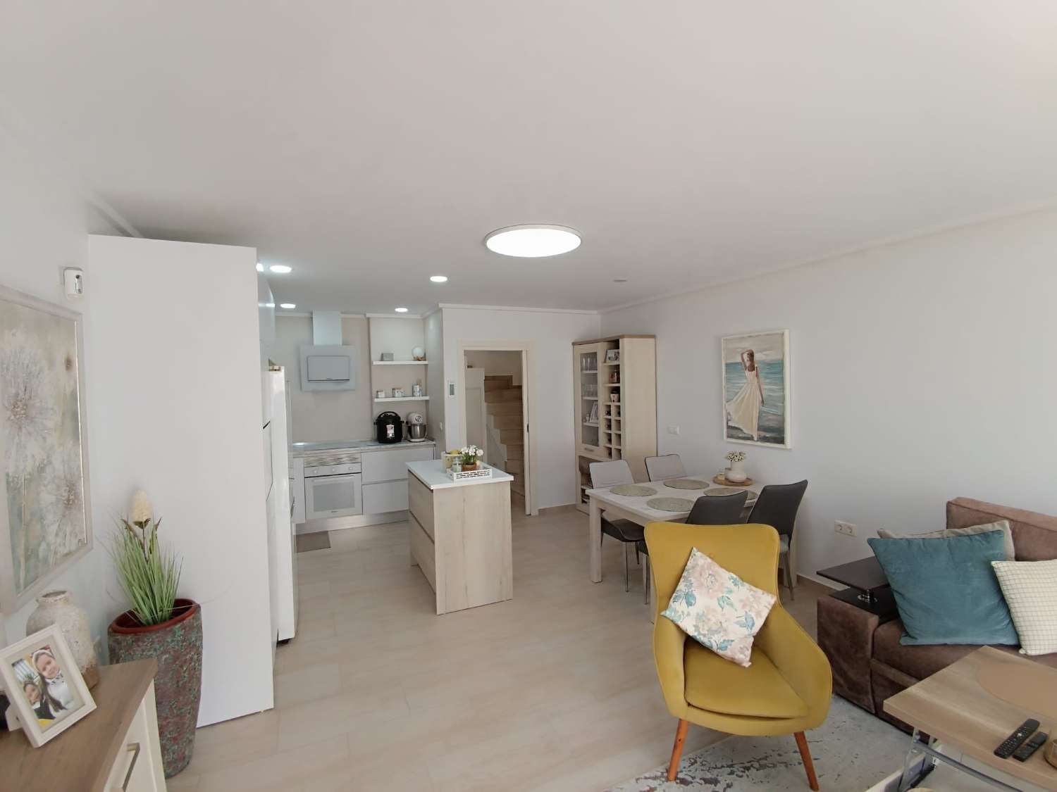 Halfvrijstaande woning in de urbanisatie La Siesta, Torrevieja