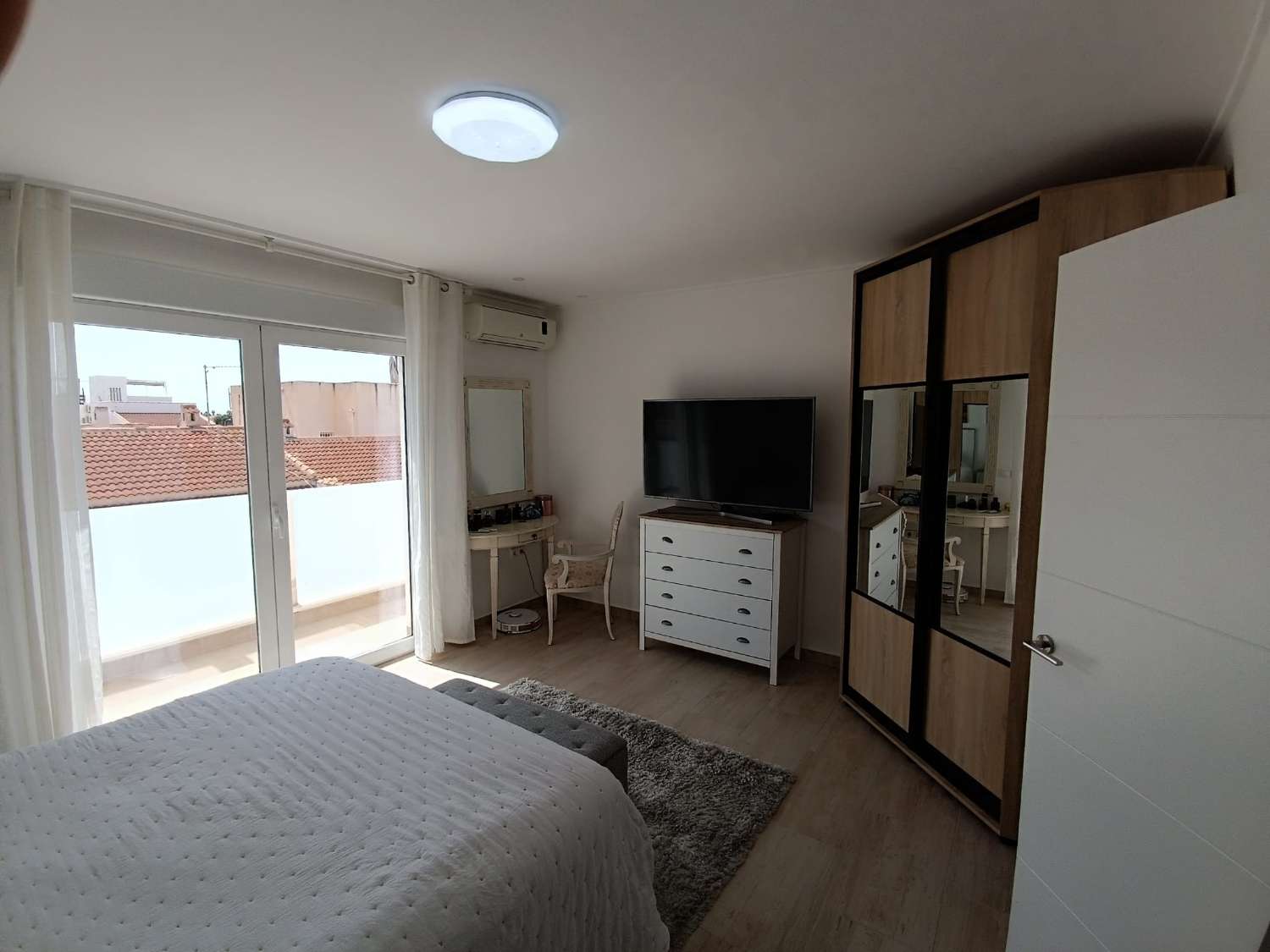 Halfvrijstaande woning in de urbanisatie La Siesta, Torrevieja