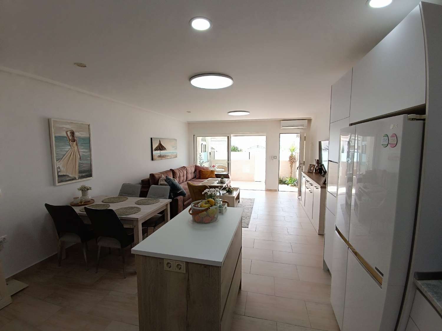 Halfvrijstaande woning in de urbanisatie La Siesta, Torrevieja