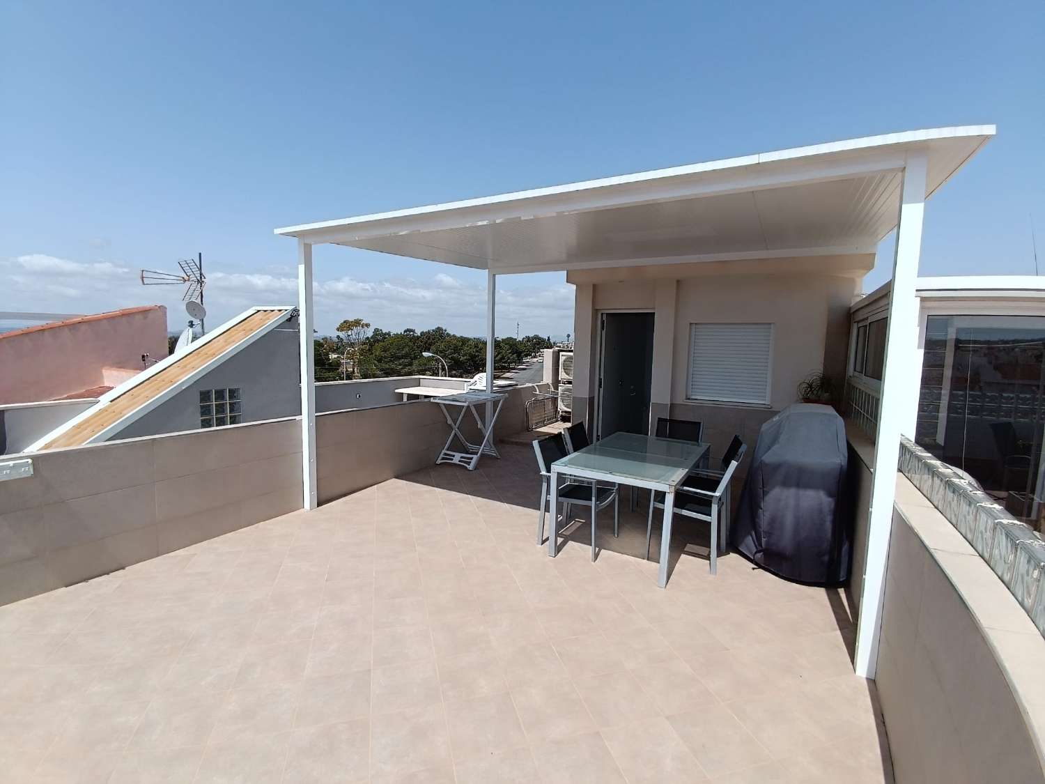 Halfvrijstaande woning in de urbanisatie La Siesta, Torrevieja