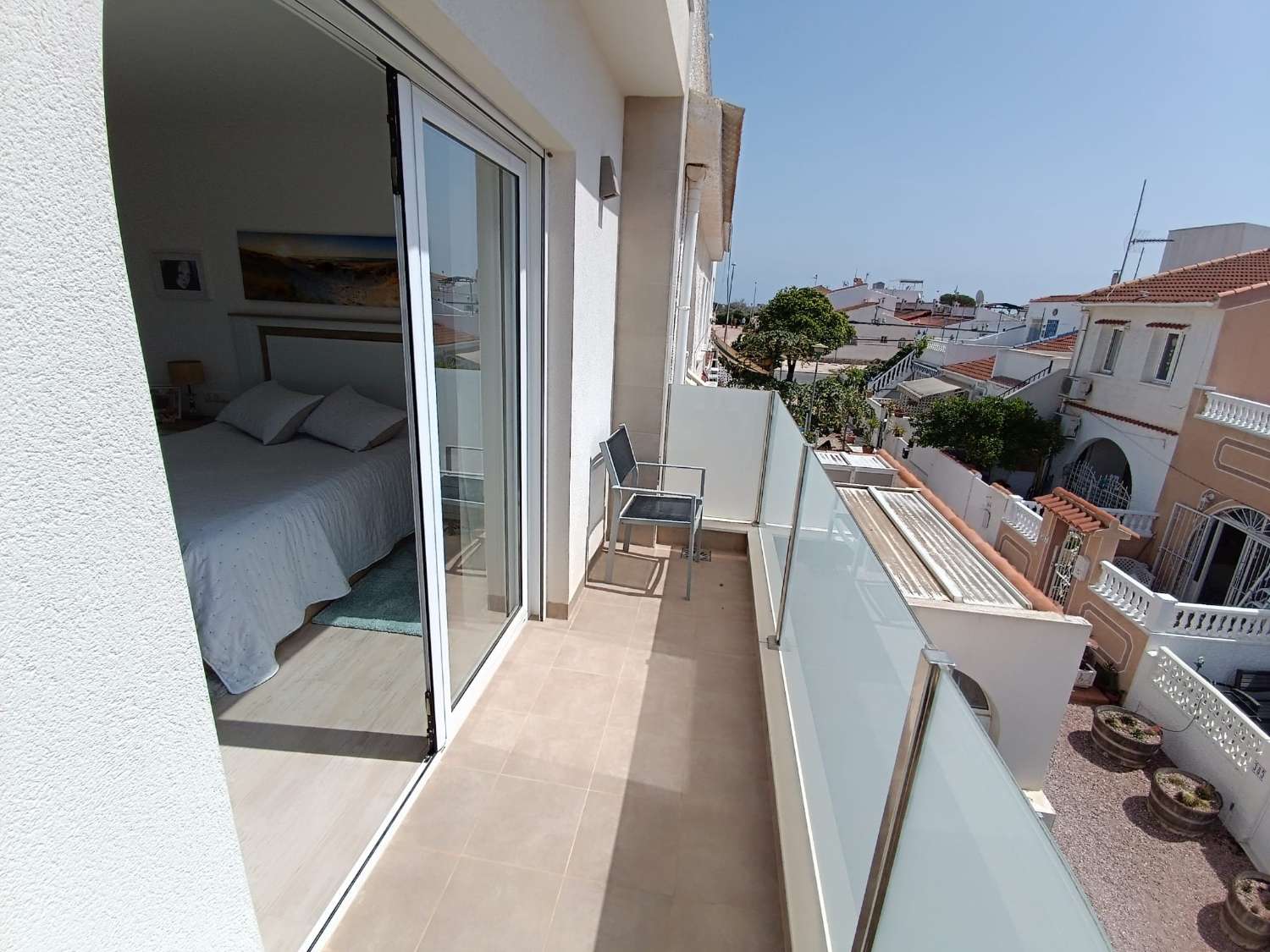 Halfvrijstaande woning in de urbanisatie La Siesta, Torrevieja