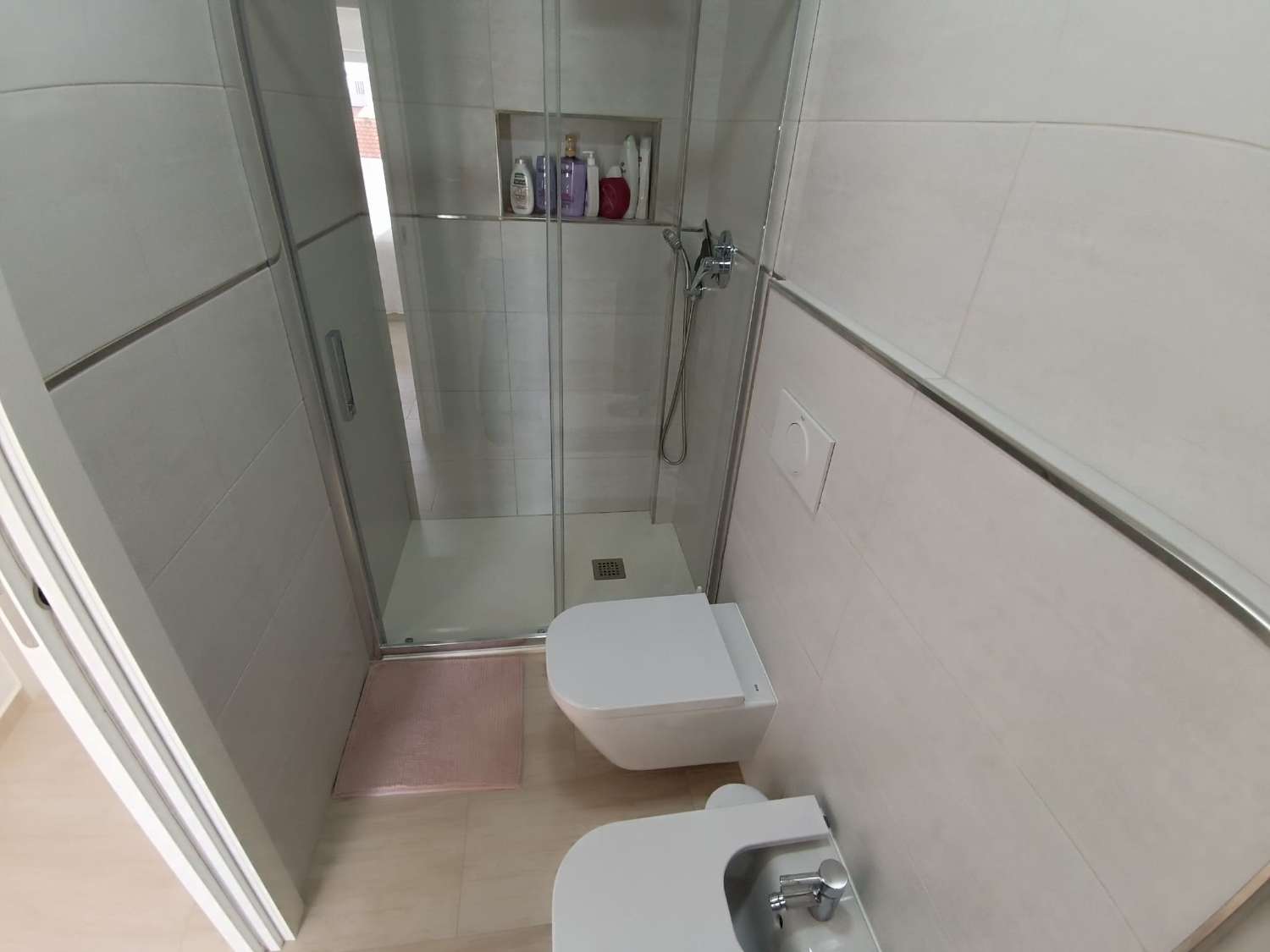 Halfvrijstaande woning in de urbanisatie La Siesta, Torrevieja