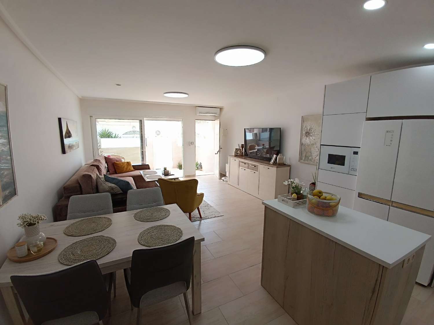 Halfvrijstaande woning in de urbanisatie La Siesta, Torrevieja