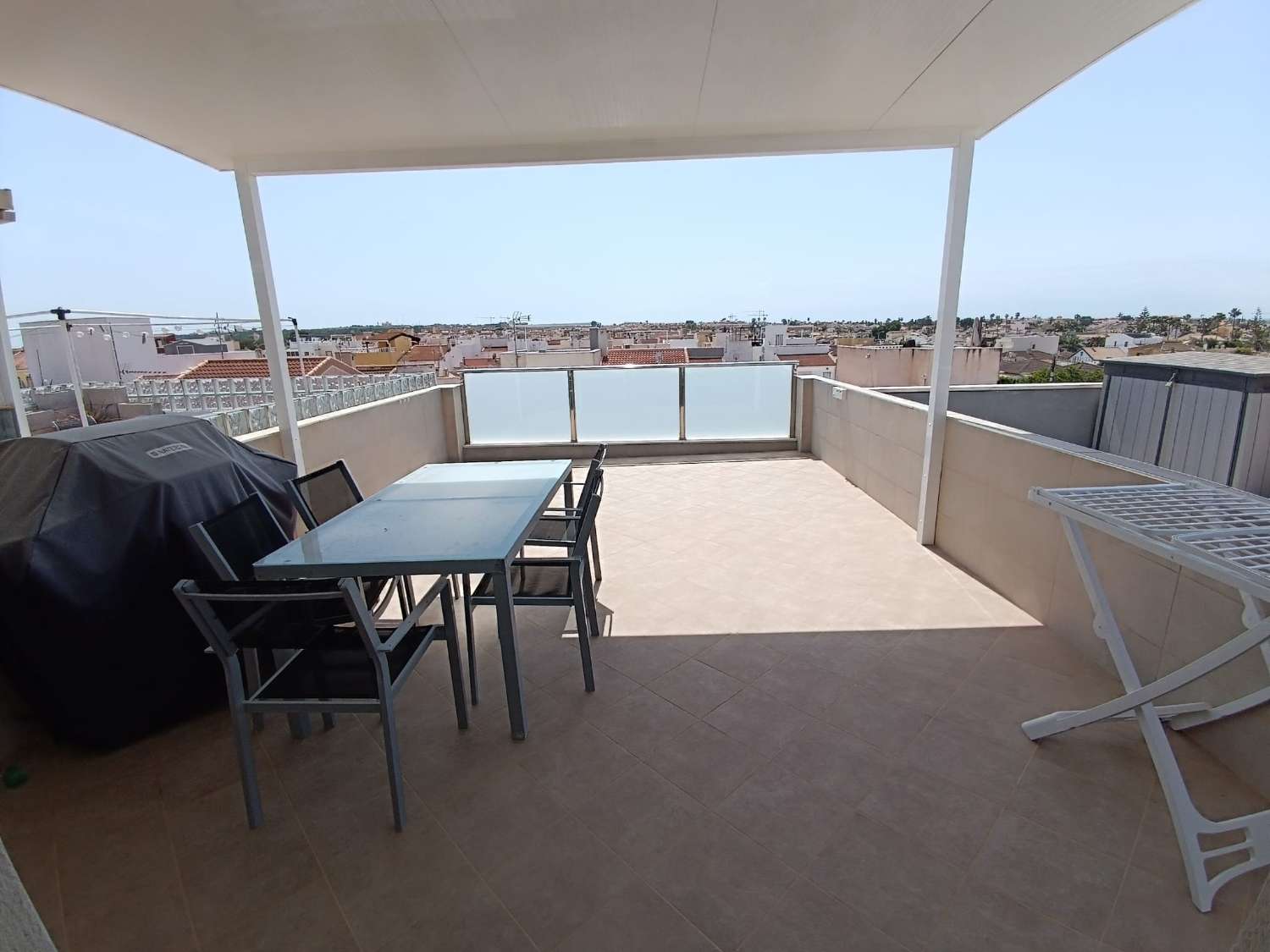 Halfvrijstaande woning in de urbanisatie La Siesta, Torrevieja