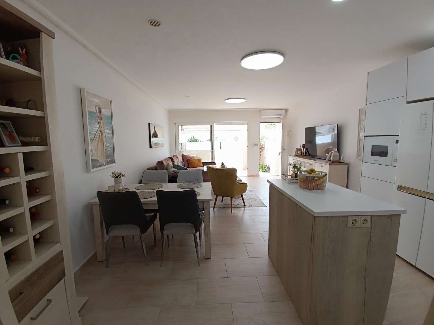 Halfvrijstaande woning in de urbanisatie La Siesta, Torrevieja