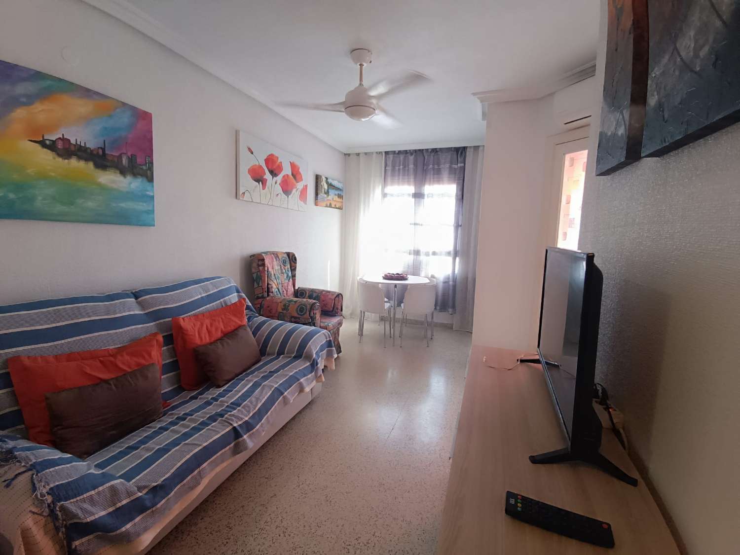 Apartamento con piscina a 200m de la playa del Acequion en Torrevieja