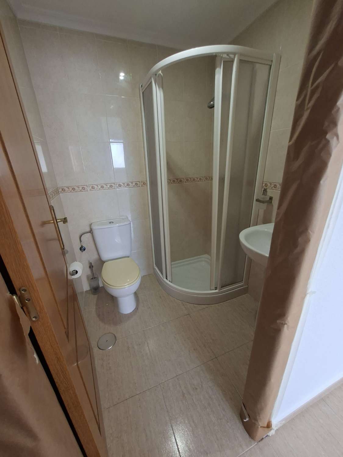 Piso de 2 dormitorios y 2 baños en la zona centro de Torrevieja.