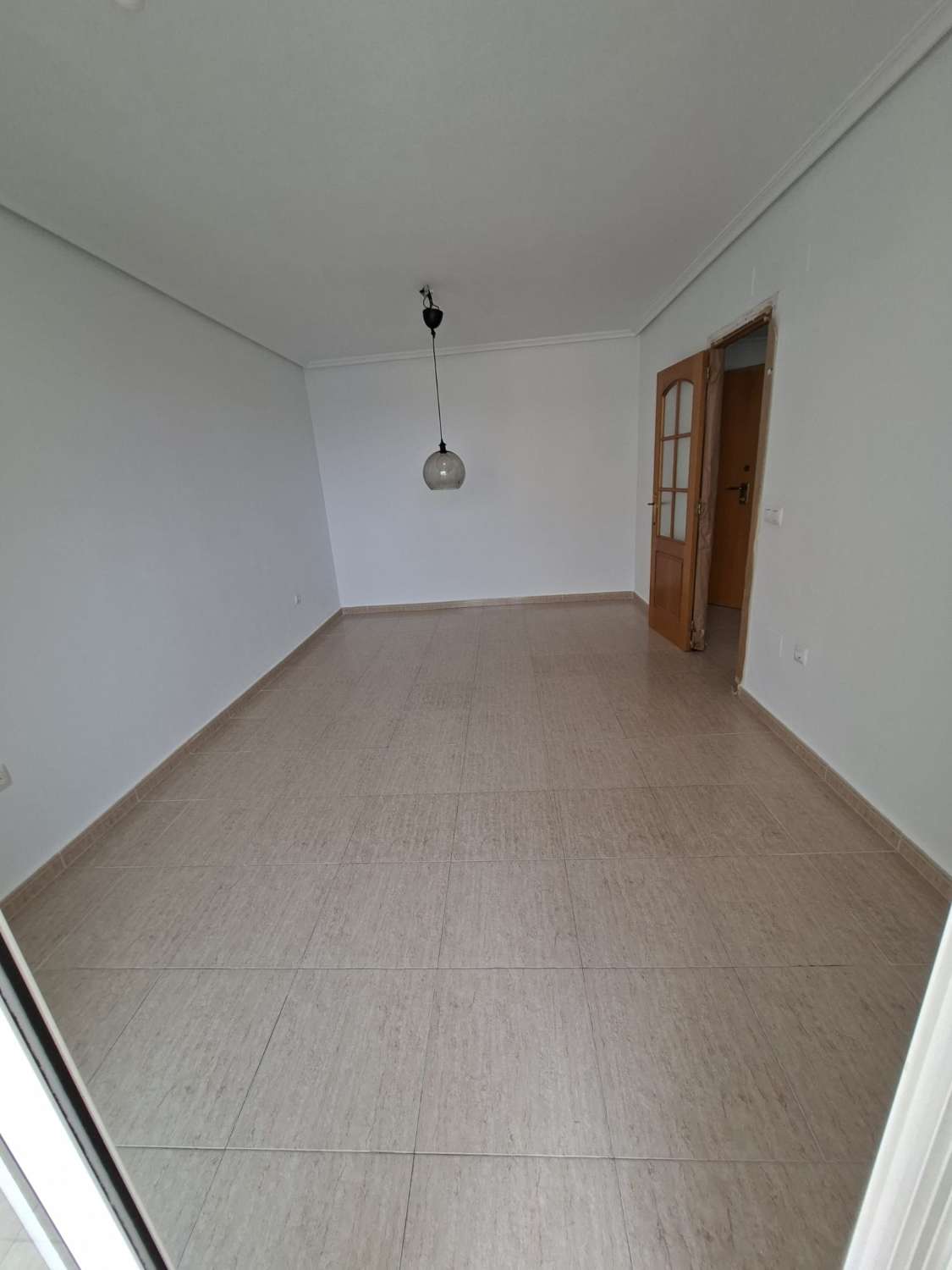 Piso de 2 dormitorios y 2 baños en la zona centro de Torrevieja.