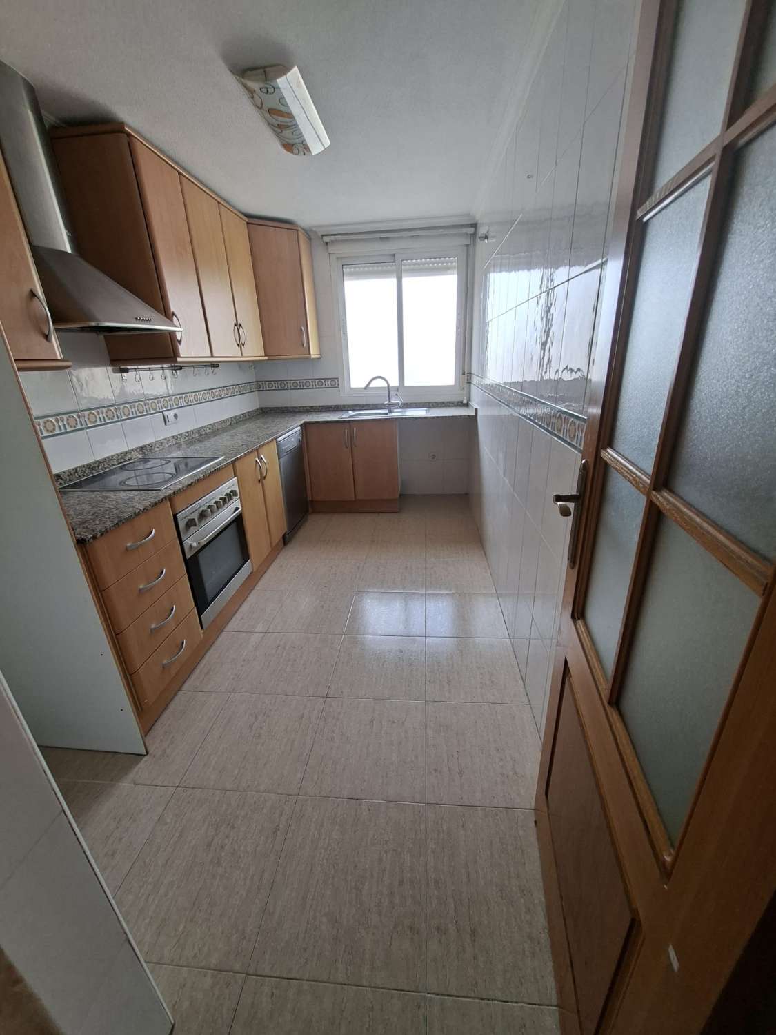 Piso de 2 dormitorios y 2 baños en la zona centro de Torrevieja.