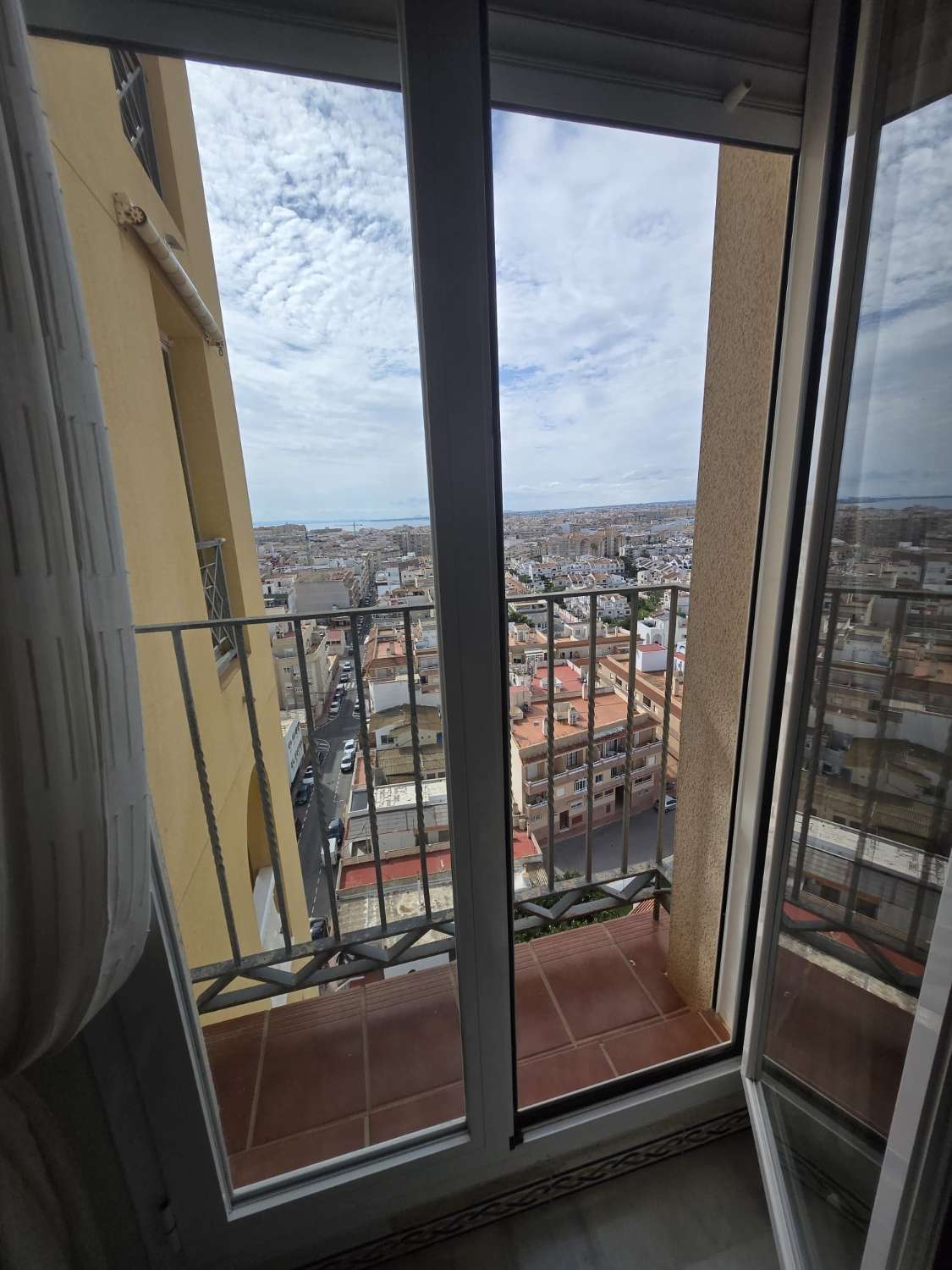 Apartment with sea views on Los Locos beach in Torrevieja