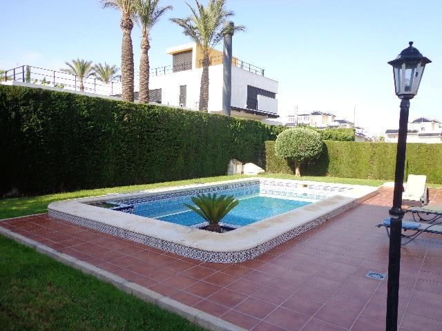 Chalet en venta en Los Balcones - Los Altos del Edén (Torrevieja)